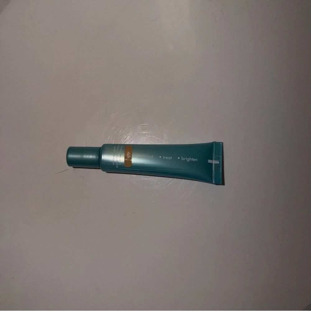 NWT l per-fékt l skin perfection conceal l .33oz